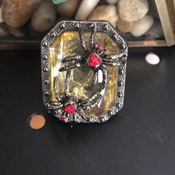 Betsey Johnson spider ring - Picture 3 of 3